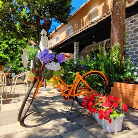 ホテル Corredoura Garden カルデラス エクステリア 写真