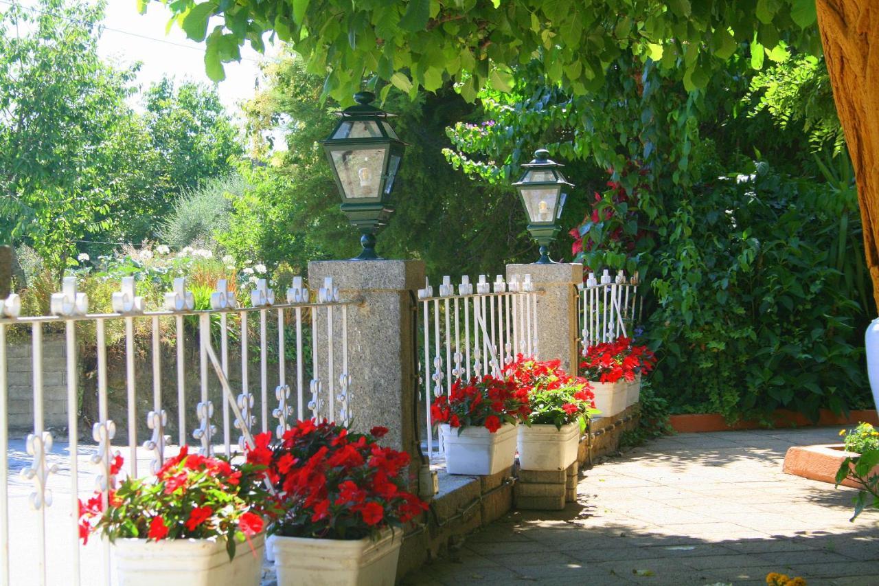 ホテル Corredoura Garden カルデラス エクステリア 写真